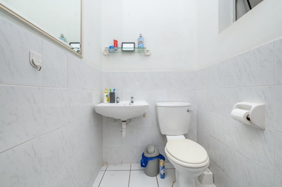 To Let 2 Bedroom Property for Rent in Summerstrand Eastern Cape